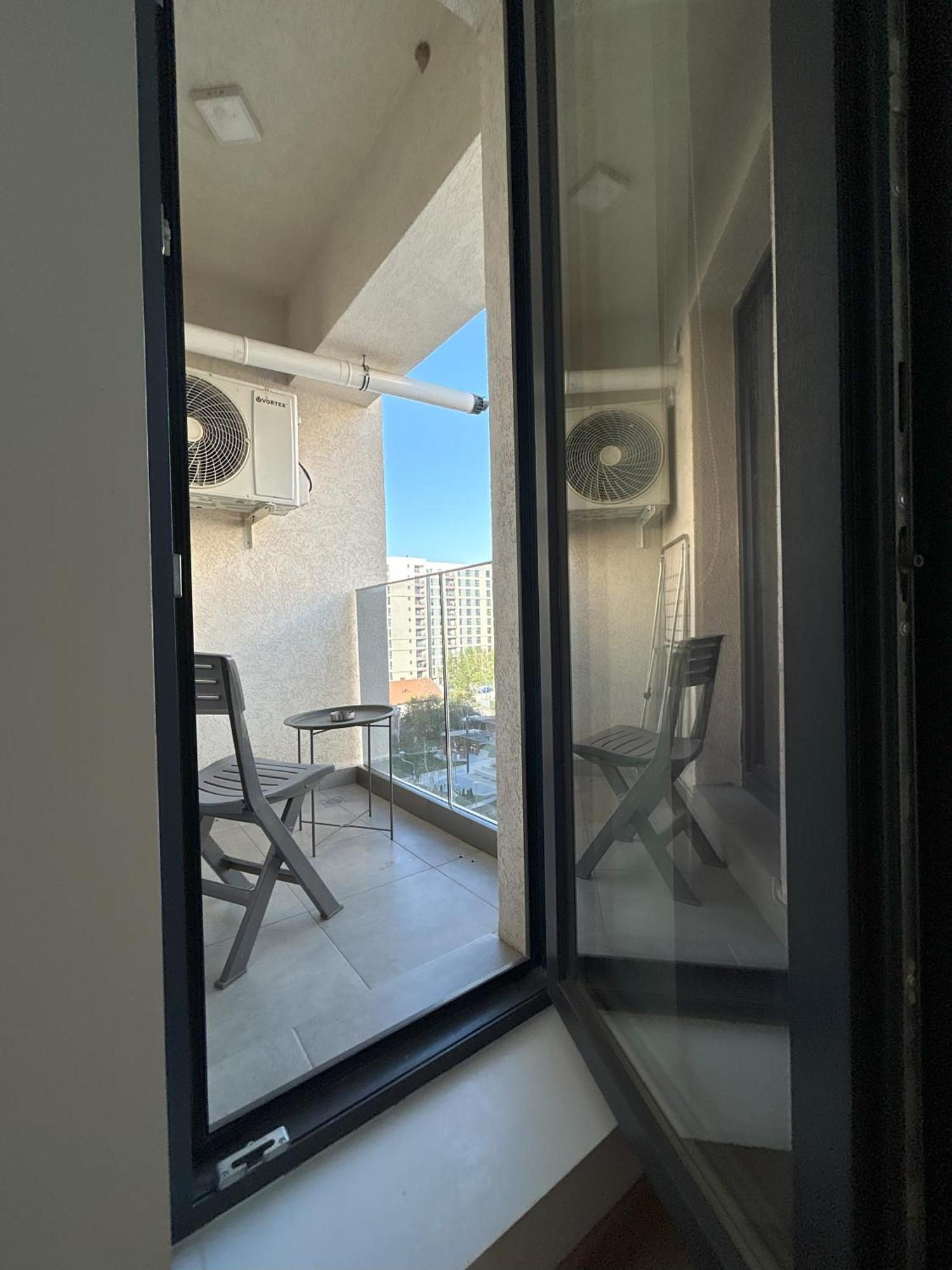 Appartamento Urban Retreat With Balcony At Exigent Plaza - 06 Bucarest Esterno foto