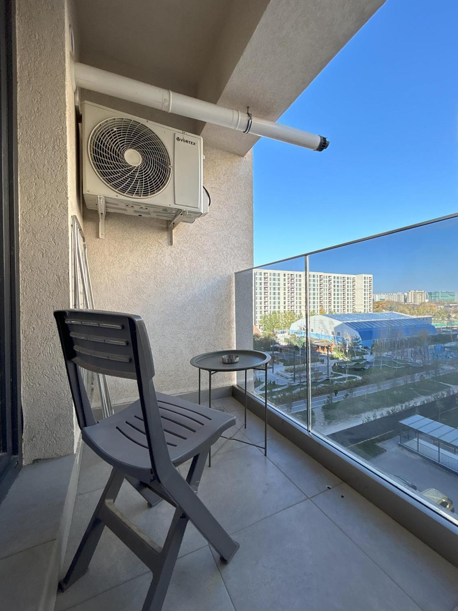 Appartamento Urban Retreat With Balcony At Exigent Plaza - 06 Bucarest Esterno foto