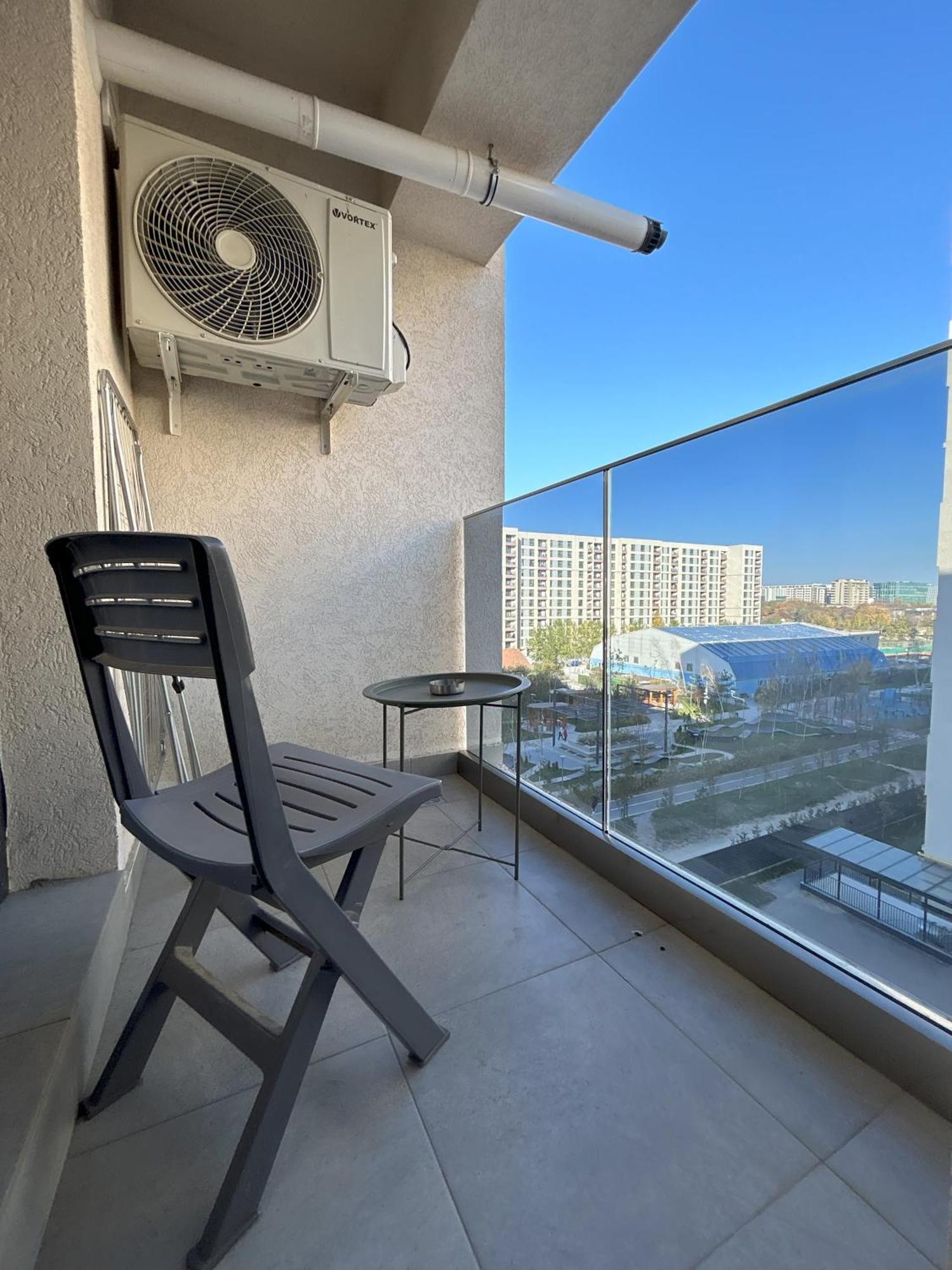 Appartamento Urban Retreat With Balcony At Exigent Plaza - 06 Bucarest Esterno foto