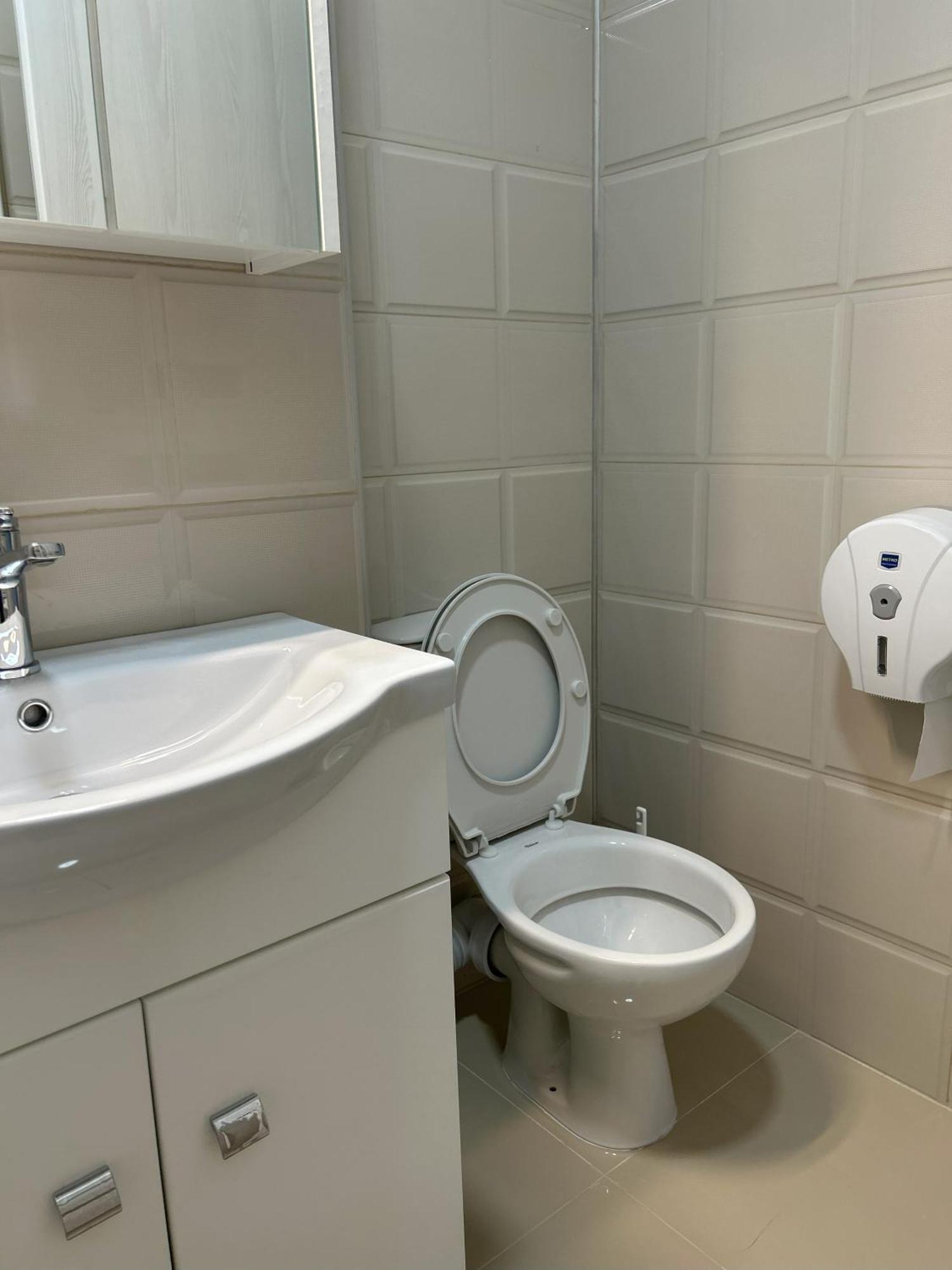 Appartamento Urban Retreat With Balcony At Exigent Plaza - 06 Bucarest Esterno foto