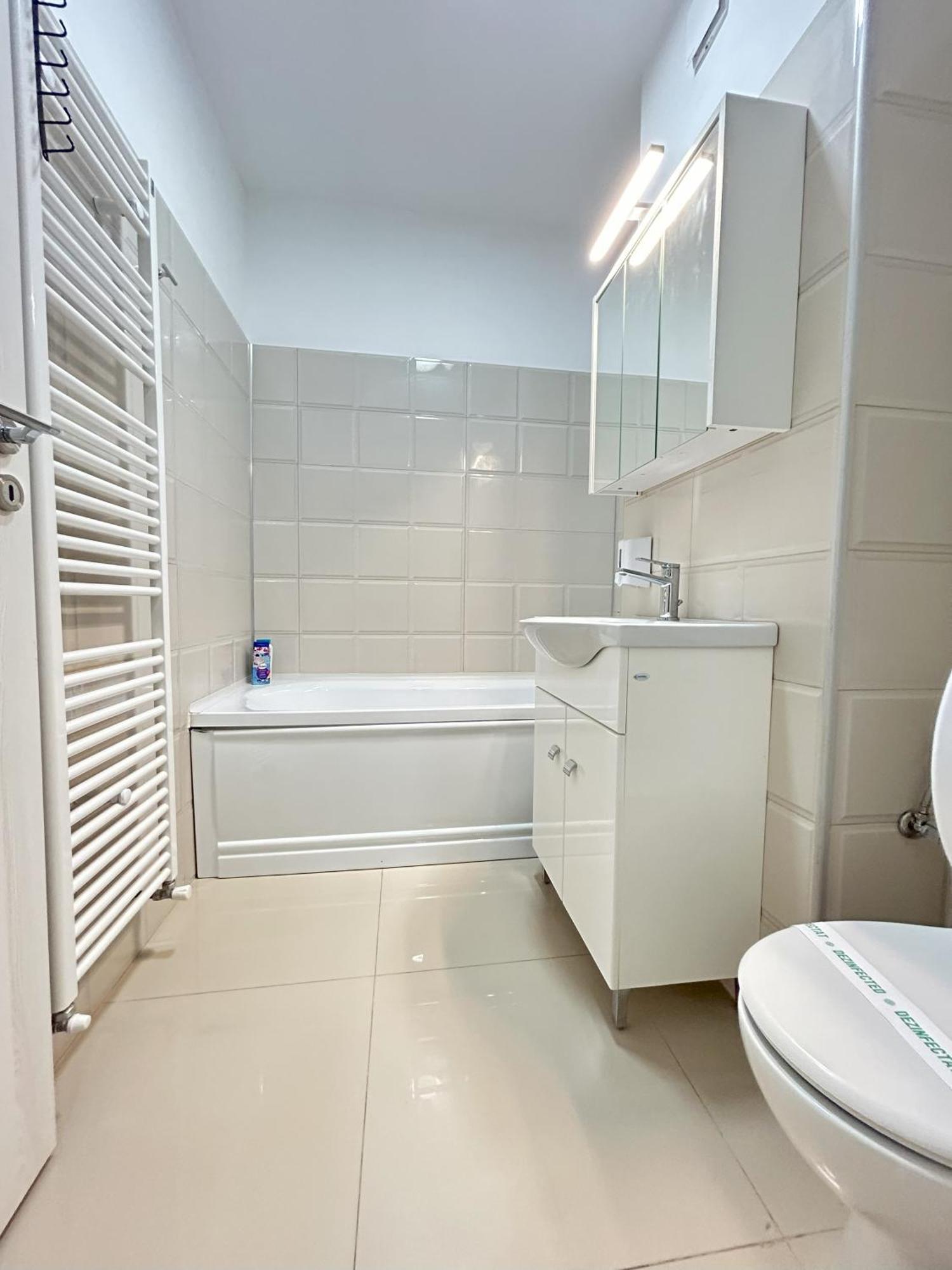 Appartamento Urban Retreat With Balcony At Exigent Plaza - 06 Bucarest Esterno foto