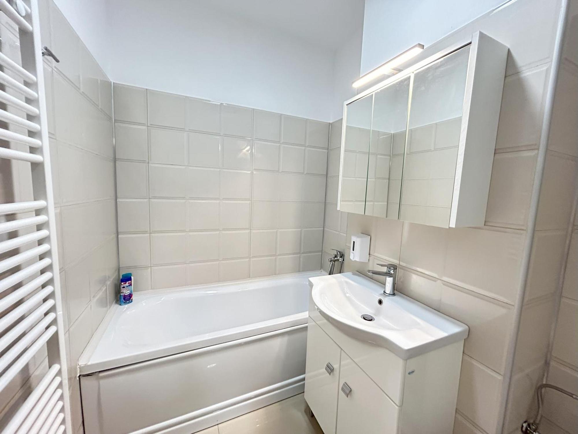 Appartamento Urban Retreat With Balcony At Exigent Plaza - 06 Bucarest Esterno foto